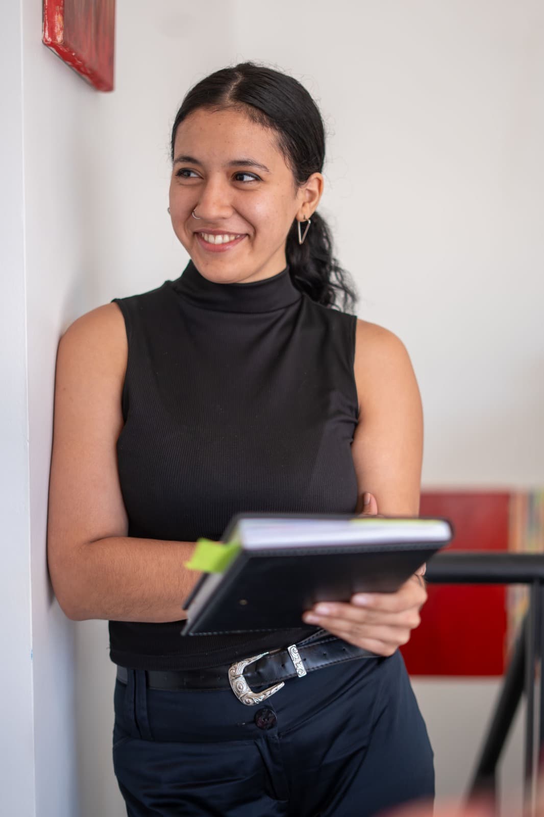 Anahí, Asistente administrativa del Estudio Fernández Iglesias